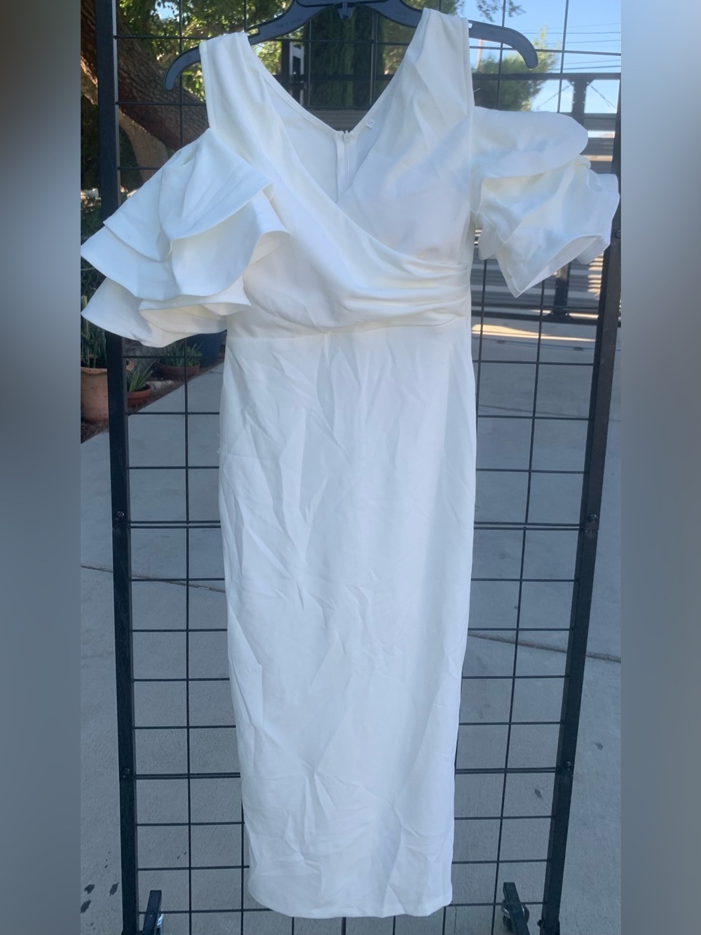 NWOT Elegant White Ruffle-Sleeve Women's Dress